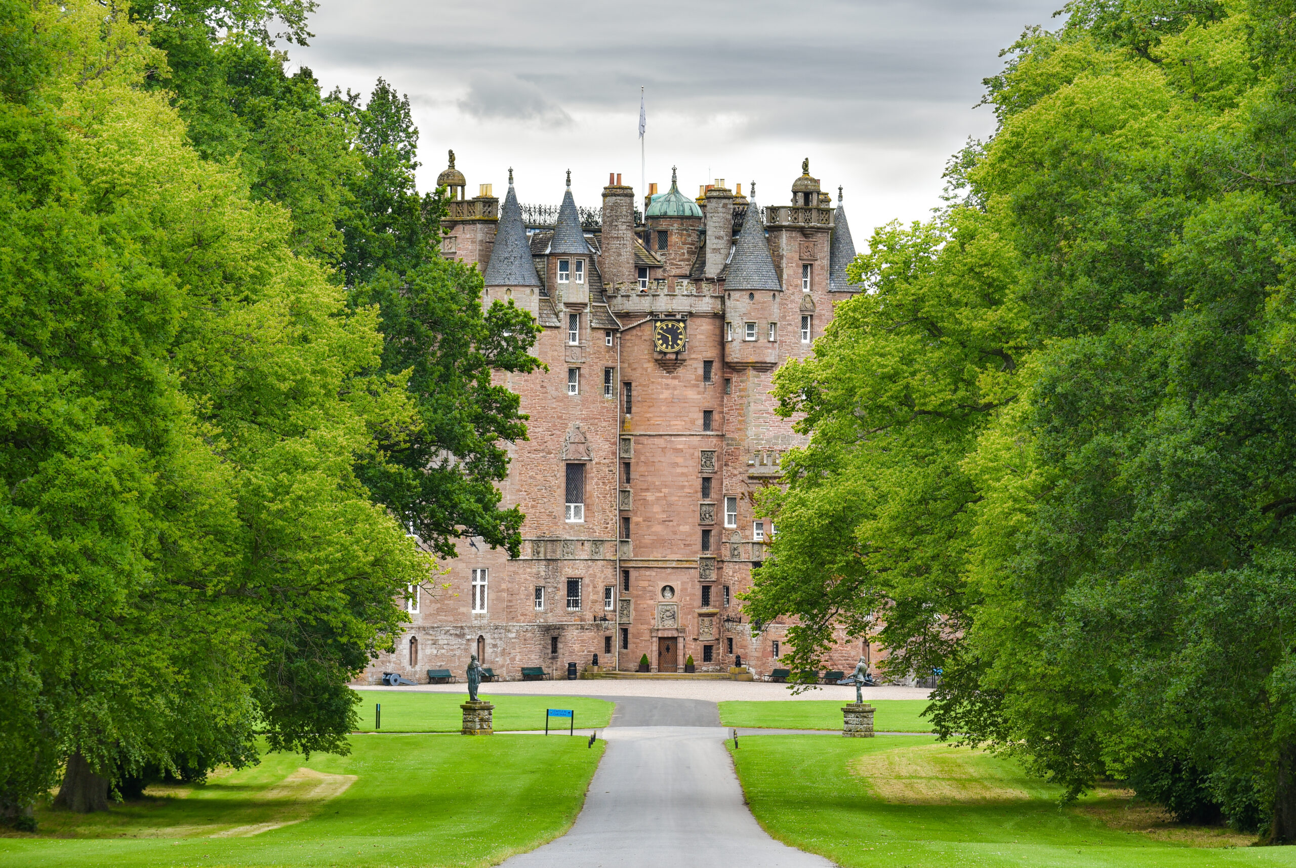 glamis-castle-scotland-opening-hours-sincovaga-br